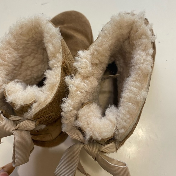 Tan UGG boots - Picture 3 of 5